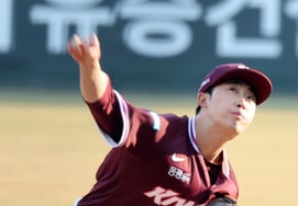 [Фото] Стартовый матч с Ким Кон У и Пэ Дон Хён.