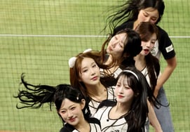 [相片儿] "示范警展开夜间比赛演出的SSG拉拉队"