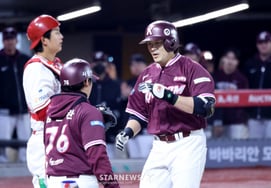 [At one go] Baseball isn't over yet!' two-run shot heterogeneous