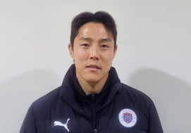 Hwang Sung-min, who competed with the 'only' foreign goalkeeper in the K League and felt it firsthand, said, "The biggest difference from Korean GK is..." [the scene of Mars]