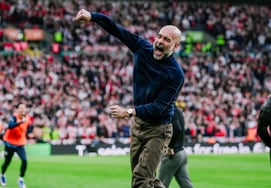 '歴代最多優勝' グアルディオラがまた新たな歴史を刻み、10年のうち5回トロフィーを獲得··· アーセナルを2-0で下し、カラバオカップの頂点に立つ