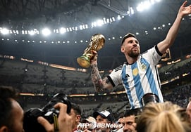 'ハイドレーションブレイク'は'広告ブレイク'、FIFAの狙いは放送権料の最大化 [イ・ジョンソンのスポーツ文化＆産業]