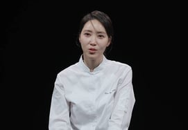 『黒白2』シェフ、胸が痛む家庭事情..「離婚後に去った実母、18歳で初めて会った」キム・ヒウンの告白 [同床異夢2]
