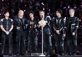 Stray Kids公开充满粉丝爱心的数码单曲《星光(STAY)》短视频