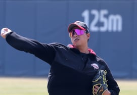 [相片儿] 郑佑荣的"温柔投球"