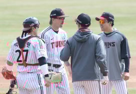 [Chụp ảnh] Thay thế Wells? Lạnh lùng quá'