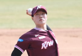 Is this your first appearance?' Kiwoom 8R Kiwoom, LG's 1st inning no-hit! The head coach also praised him, "He threw bravely without being daunted."" [the scene of Jamsil]