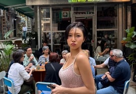 Hwasa, you're so dry. Glamorous..a full-body figure