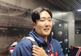 Сон Чжу Ён, который избавился от "болей на пятке", 24-го числа начал игру против Кивума: "2 иннинга, около 40 подач". → Еще один бросок 2-й группы."