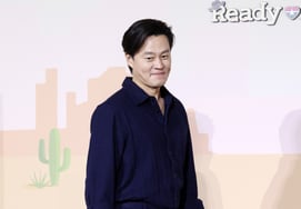 李瑞镇，以酒窝微笑登场 [★照片]