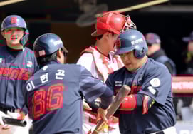 [At one go] "Veneziano's first solo home run." Yoo Kang-nam