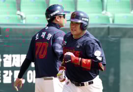 [Photo] "Veneziano's first solo home run." Yoo Kang-nam