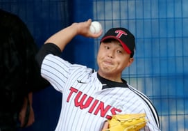 LG bày tỏ tâm trạng với ca phẫu thuật khuỷu tay trong phim 'Tiến tới mức lương hàng trăm triệu won'