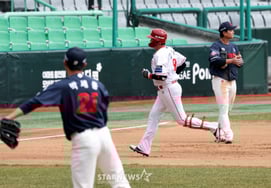 [Photo] Ko Myung-joon hit a come-from-behind two-run homer in "against Park Se-woong."