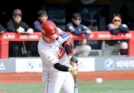 [SSG at once] Ko Myung-joon, a 'game hitting home run' who hit a home run in the bottom of the 6th inning following the bottom of the 4th inning