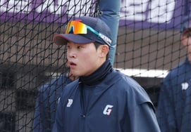 "Реабилитация минимум на три месяца" - неожиданная звезда Лотте Независимой лиги "Конец" обвалилась... Пак Чан Хён, операция по перелому усталости правой ладони