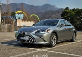 [máy bay ném bóng ngôi sao] Lexus ES300h, mẫu sedan hybrid chính thống với niềm tin hơn thời trang