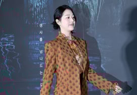 チャン・ダア、超ミニで際立つ脚線美 [★写真]