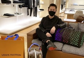 Знаменитый певец, инвестиции в койн обошлись в 50 миллиардов долларов."Остаток оставшихся 45 миллионов вон" [Мировая стая]