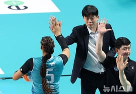 「水原に行きます！」「イ・ヨンテク監督、興国を破って『サジャフ』…」 「42点の猛攻」シルバに向けて「我々の大切な武器」 [長忠現場]