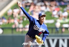 "Шок" Сагу-Сагу-Шагу-Шагу-Шагу-Шагу-Шагу-шагу-шалунья "ERA 15.58↑" Тем не менее, главный тренер "Я верю, обязательно все наладится" 160 км Fireballer действительно в порядке