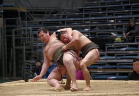 日В шоке от японского острова 'Коджак' 62 кг офисный работник неожиданно победил гиганта 163 кг... «Человек-победитель»