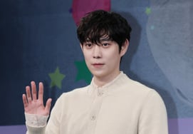 "30 years old." Kim Young-dae said, "Entering active duty in April." [Official]