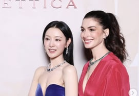 金智媛，安妮·海瑟薇在旁边炫耀的...密密麻麻K美貌