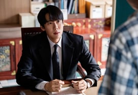 Yoo Yeon Suk đã diễn rất tốt.Ngai vàng kịch thứ sáu, thứ bảy của Shin → No.1 Netflix