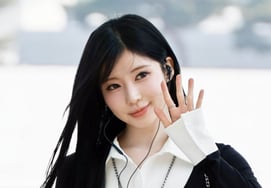 Baby Monster Asa. "Heart-throbbing greeting." [★ Photo]