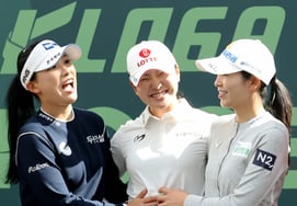 [フォト] 『うちのヒョンジョ、受賞したら腹筋が伸びたね！』！『 イユリン