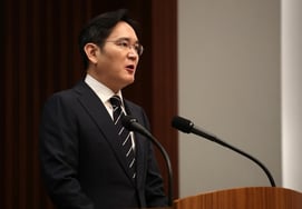 Chairman Lee Jae-yong, encouraging gift worth 5 million won per person to Samsung executives and family members staying in the Middle East