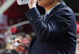 [Photo] Director Son Chang-hwan is upset