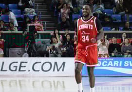 [Photo] Jamil Warney scores a 3-pointer and moonwalks