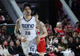 [Photo] Kembao's "I made a 3-point shot."