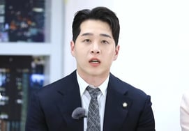 30期英植，虽然和英子成为了情侣。"现在正和别的女人恋爱" 英子是单身 [Star Issue]