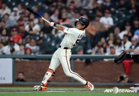 「もったいない！」「イ・ジョンフ、ML開幕戦で『よく当たった打球が』正面に『不運』…」 4打数無安打の沈黙、ヤンキースに0-7で完敗 [SFレビュー]