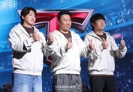 [Photo] Na Sung-bum - Yang Hyun-jong 'Shut Up and Thumbs Up'