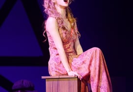 Лина, чувствуешь себя как на сцене [★Фото]