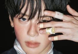 カンミン、惹き込まれる眼差し [★写真]