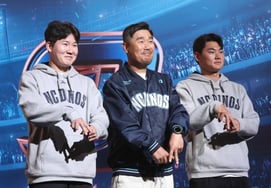 [Фото] Пак Мин У - Ким Джу Вон, распылитель NC