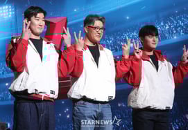 [Фото] О Тэ Гон-Чо Бён-Хён «Победа в ударе»