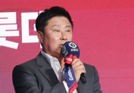 [フォト] キム・テヒョン監督「春は絶対に強いです」'