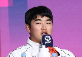 [Photo] Moon Hyunbin, "I'm ready to work."