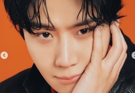 Ким Сон Хо, после разъяснения спора о уклонении от уплаты налогов...Начался первый пост "♥" в соцсети [человек.]