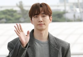 Sự nổi tiếng toàn cầu tuyệt đối không hề nguội lạnh.2PM Jun Ho chiếm lĩnh vị trí No.2 trên BXH Star Ranking của 男