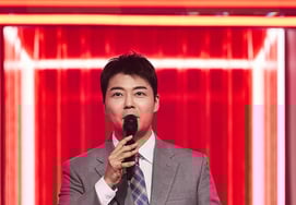 《隐藏的歌手8》MC全炫茂向任英雄公开L.O. 러브.E林英雄用真心决胜负，一定会邀请的"