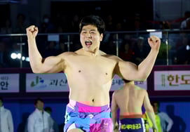 「通算24回目の金剛長者登頂」チェ・ジョンマン、決定戦で3-0の完勝··· 丹陽オンダル長者相撲大会で優勝