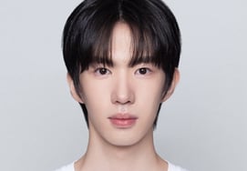 Muỗng bánh gạo cay. Ha Min Ki đã từ bỏ việc debut trong nhóm nhạc namCông ty quản lý kết thúc hợp đồng [chính thức]