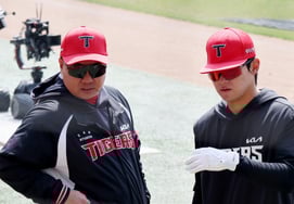 [フォト] 「体の管理が先だ！」『イ・ボムホ』 [フォト『体の管理が先だ！』イ・ボムホ監督]